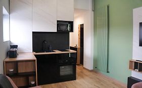 Green Sunnyside Studio - Central Location
